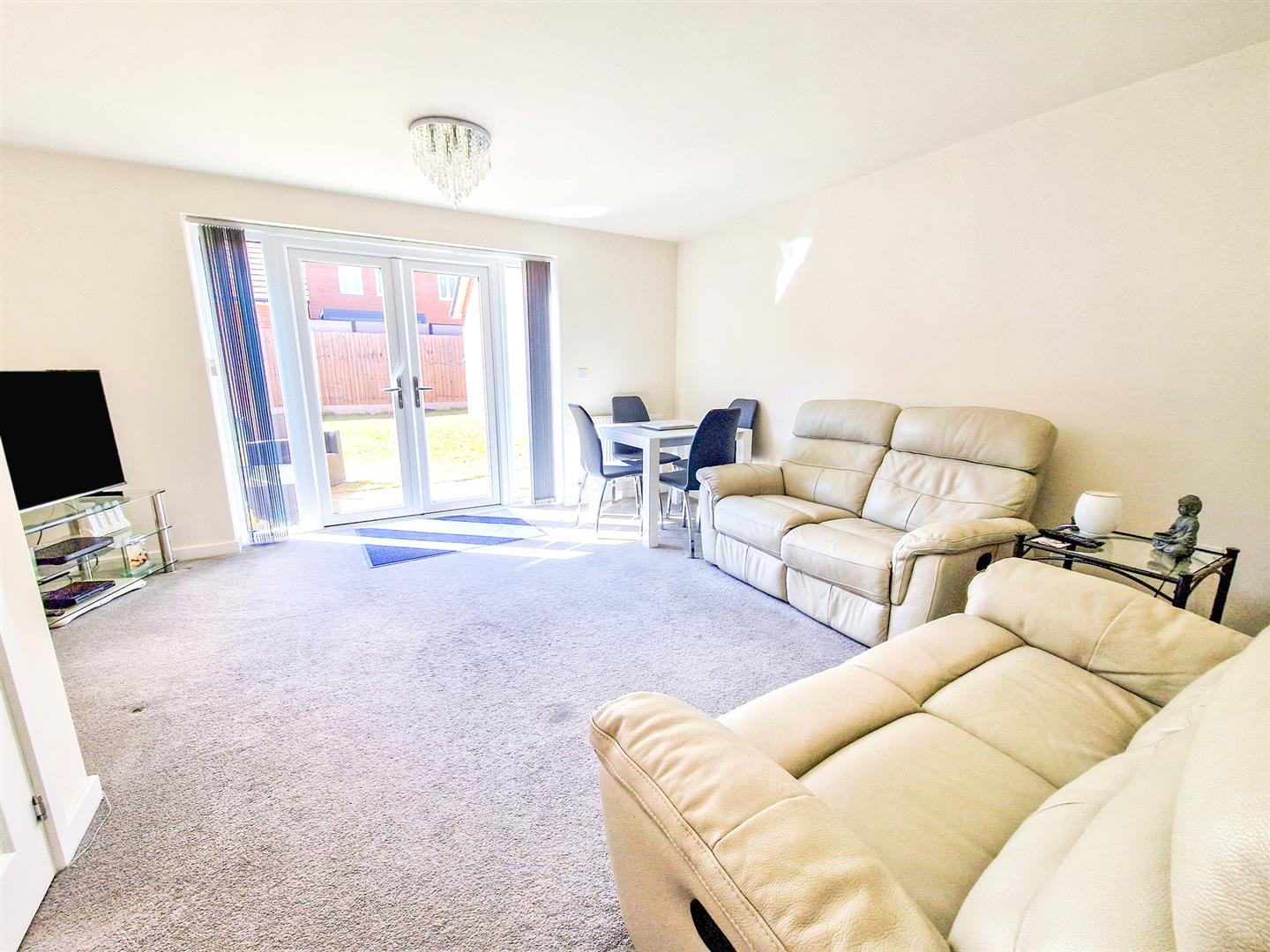 3 bed property in Hovingham Drive, Bedford